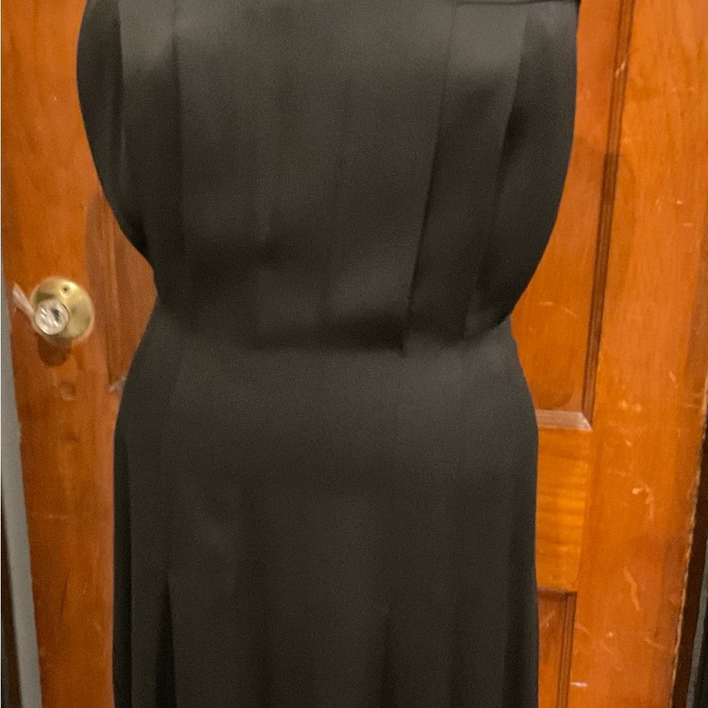 BLACK CHANEL SILK PLEATED MIDI DRESS WITH CHANEL BUTTONS DOWN THE BACK LBD SZ 8 - Picture 2 of 9